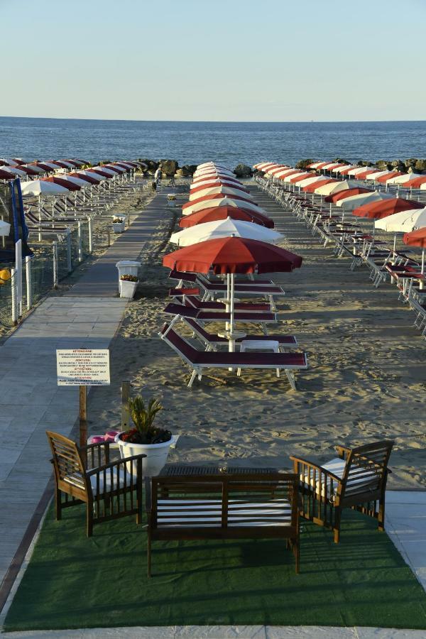Pensione Elena Misano Adriatico Buitenkant foto